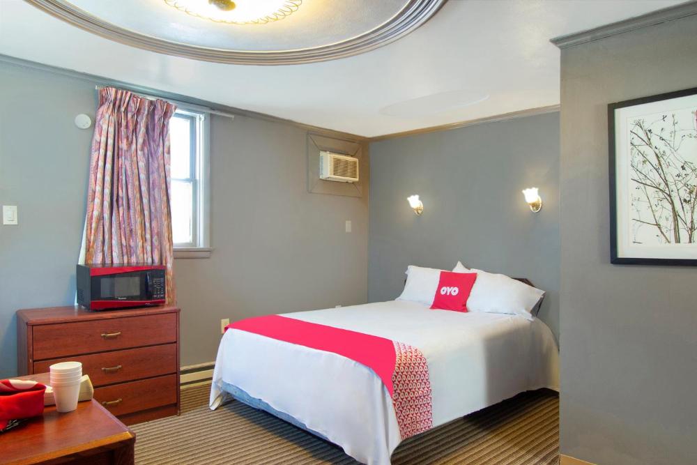 2 Queen Beds Non-Smoking interior